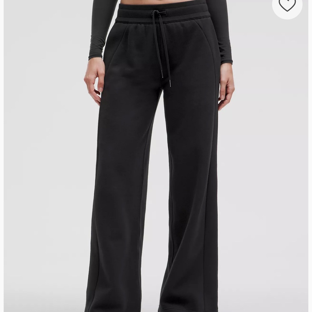 New Scuba Mid-Rise Wide-Leg Pant 
Regular Medium 31’